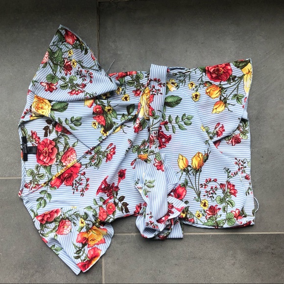 Criss crossed floral blouse - Picture 1 of 1